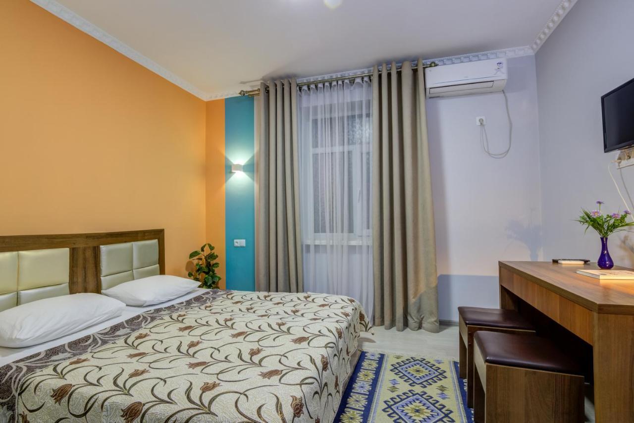 Viva Hotel Bishkek Exterior photo